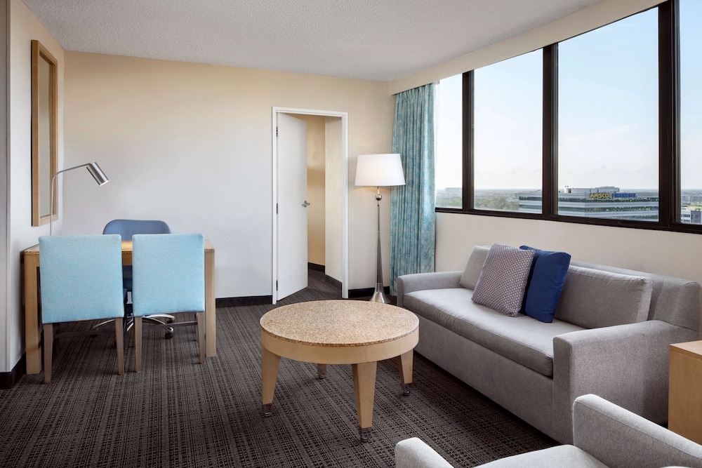 Embassy Suites by Hilton Tampa Airport Westshore - photo 7