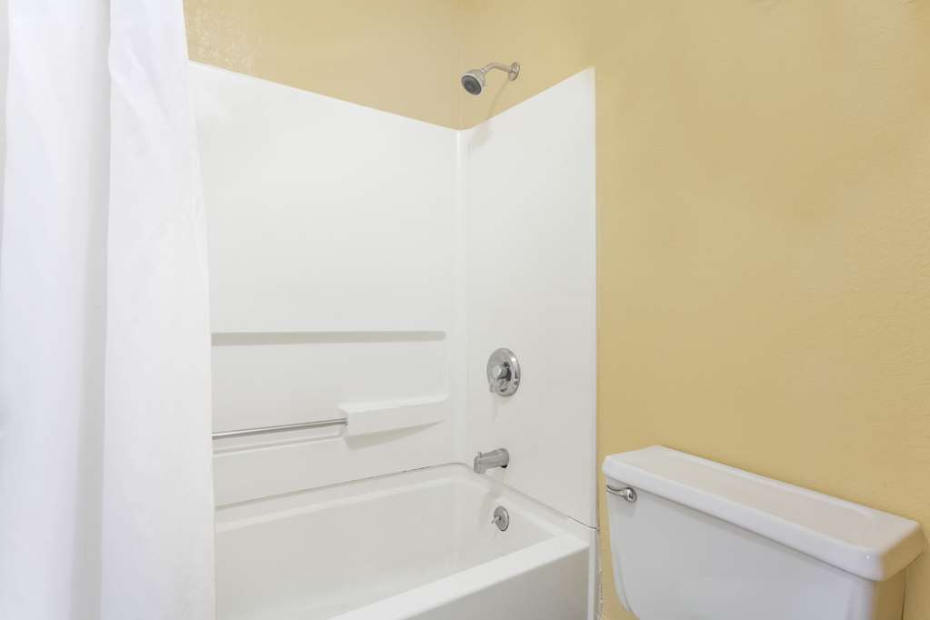 Days Inn by Wyndham Columbia - photo 15