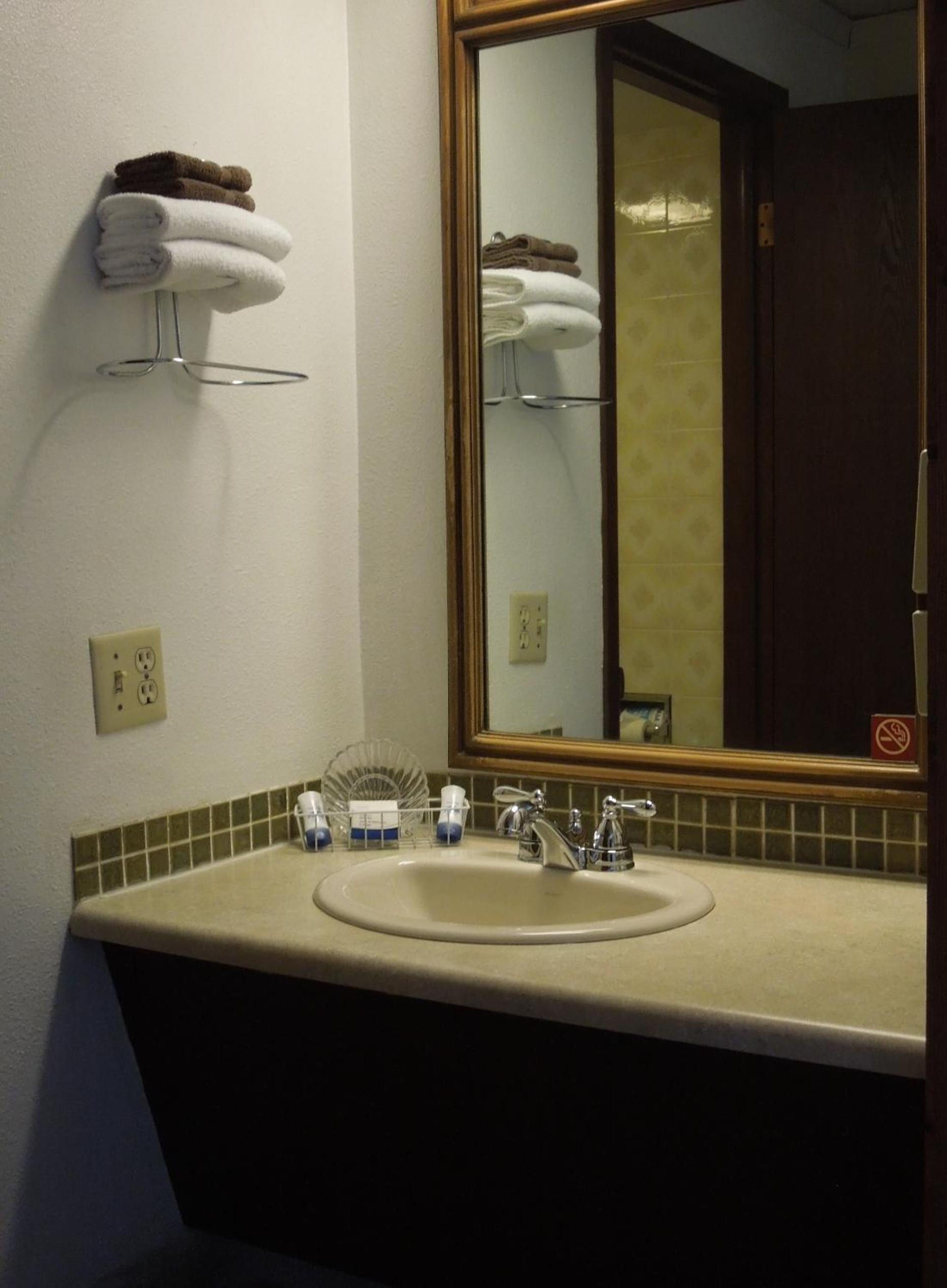 The Pines Motel - photo 22