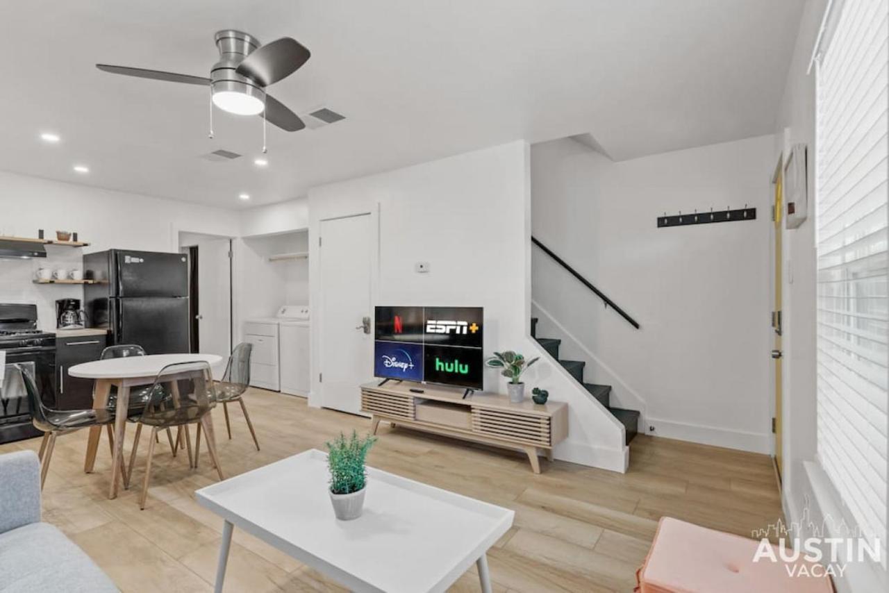 Recently Renovated E Austin Duplex and Free Parking — Austin — photo 2