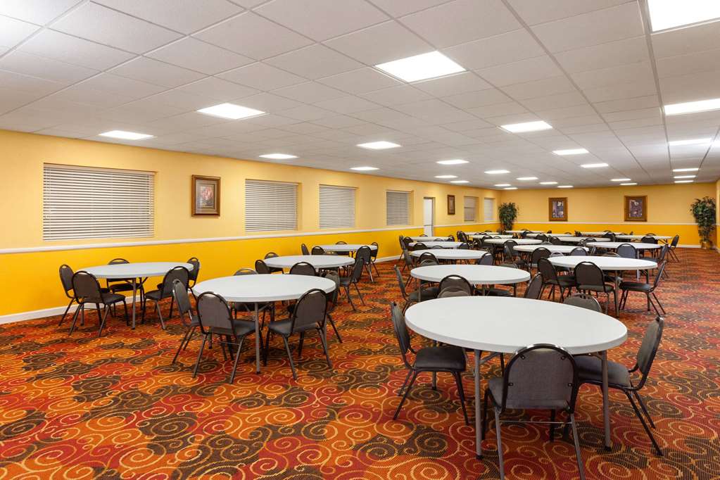 Days Inn by Wyndham Shelby - photo 28