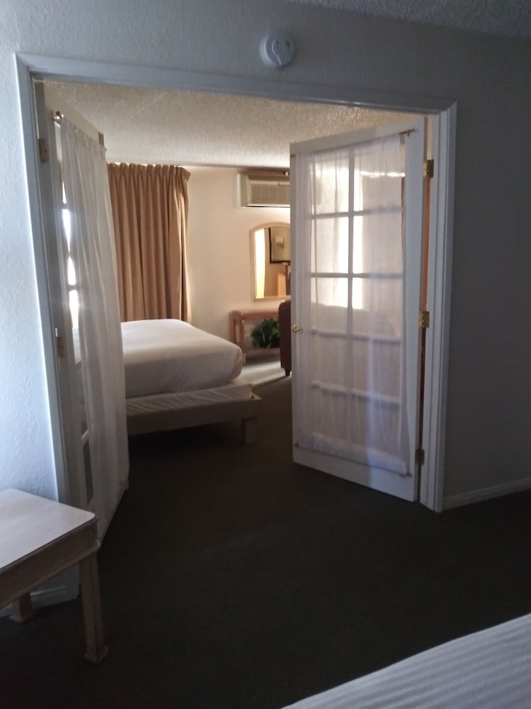 Desert Hot Springs Spa Hotel - photo 13
