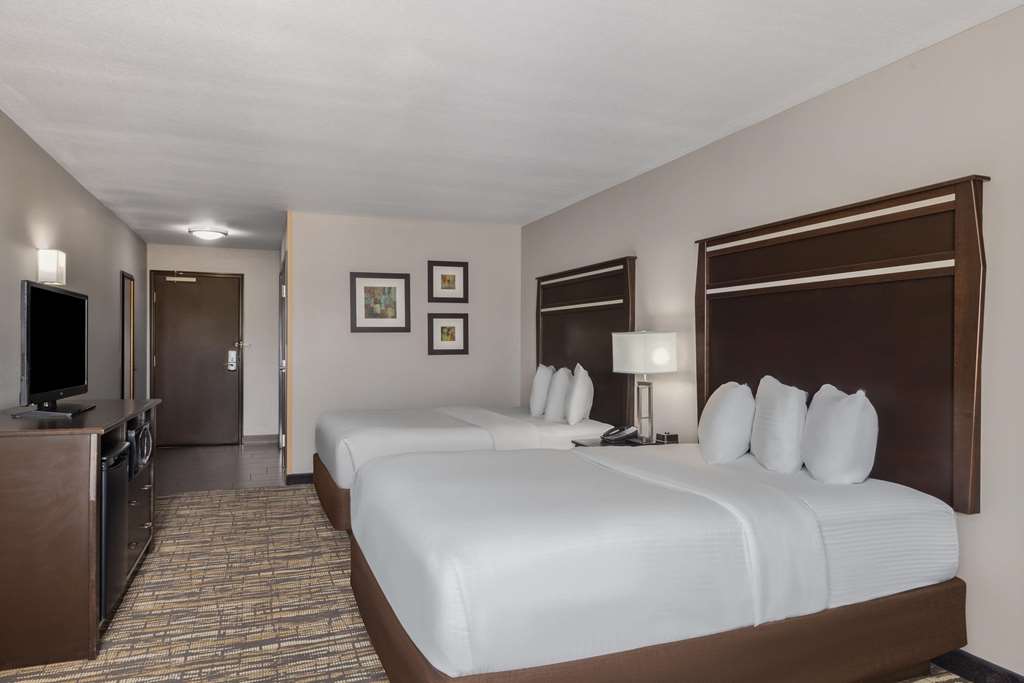 La Quinta Inn & Suites by Wyndham Sioux Falls - photo 24
