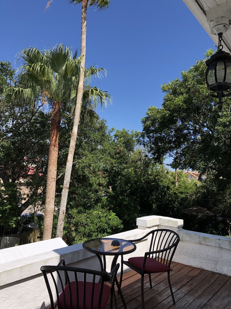 Avenue O Bed & Breakfast - photo 35