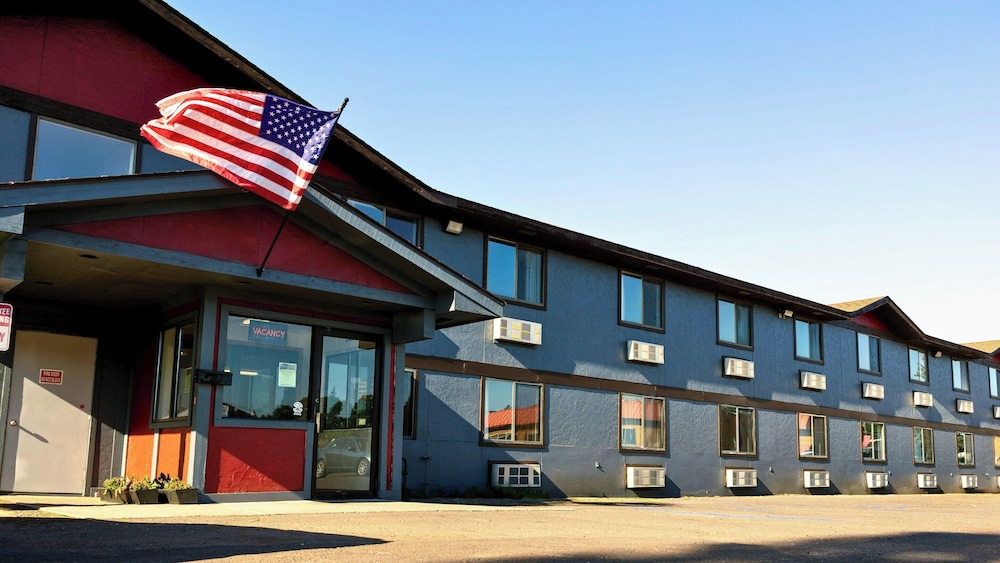 Magnuson Hotel Ironwood - photo 28