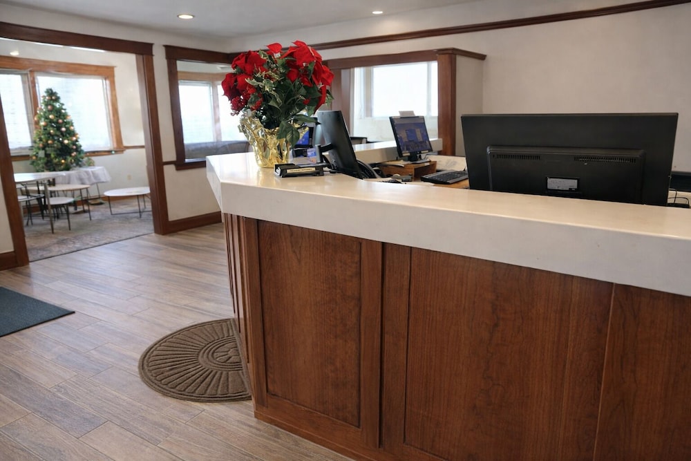 Fireside Inn and Suites — Devils Lake — photo 4