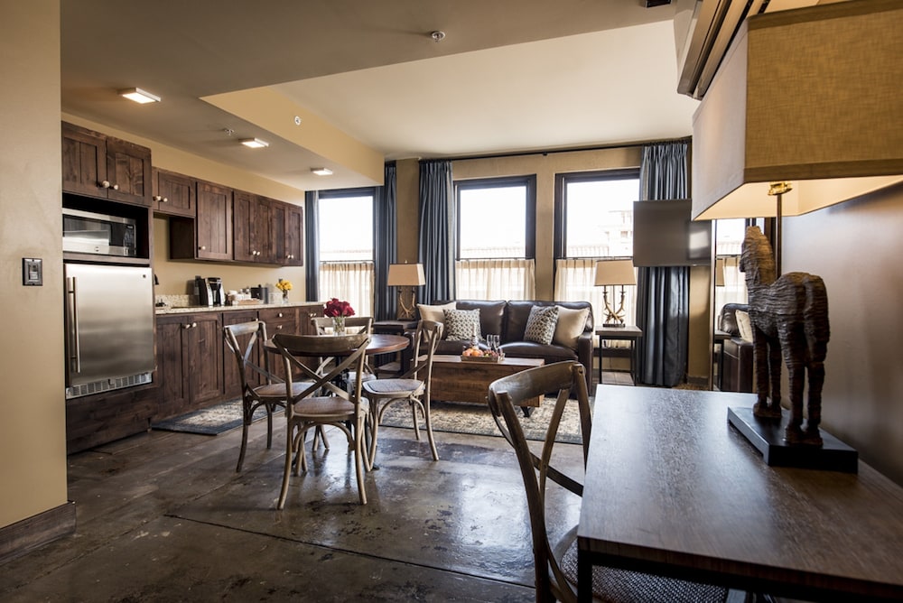 Frontier Hotel Pawhuska - photo 19
