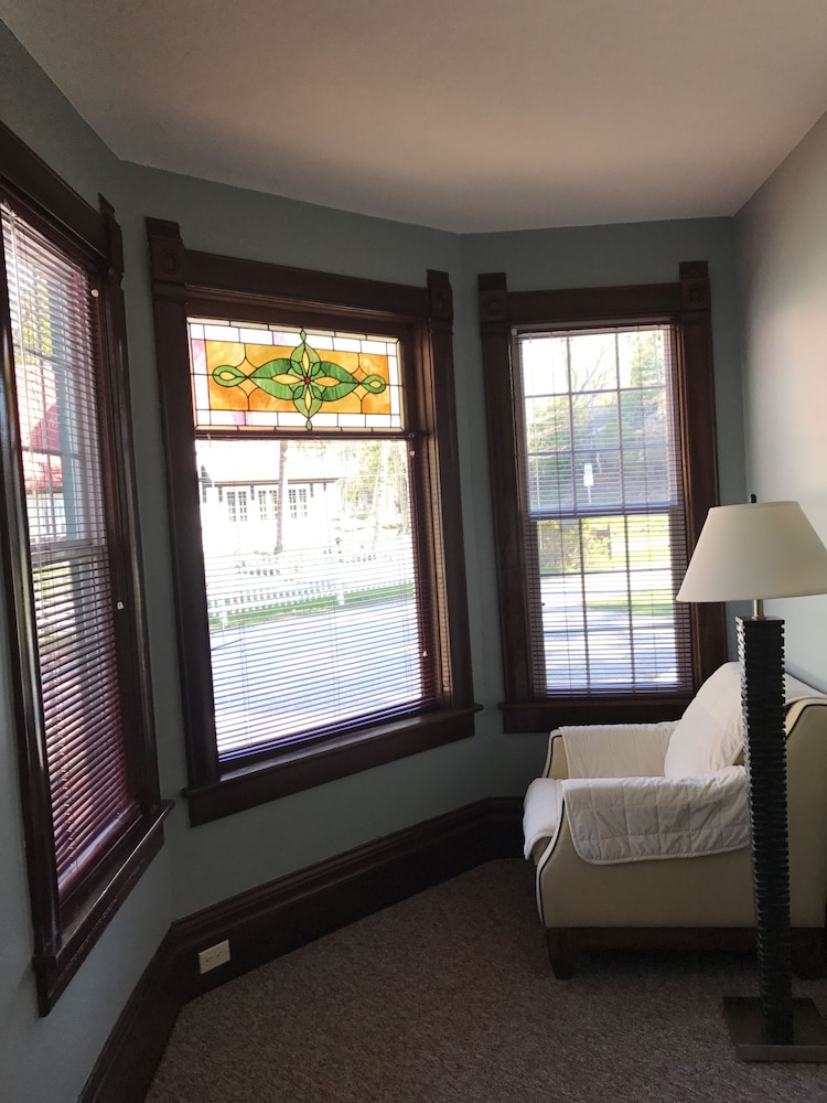 The Harbor Light Inn - photo 4