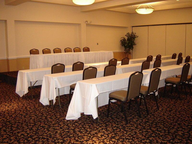 Airport Plaza Inn and Conference Center - photo 16