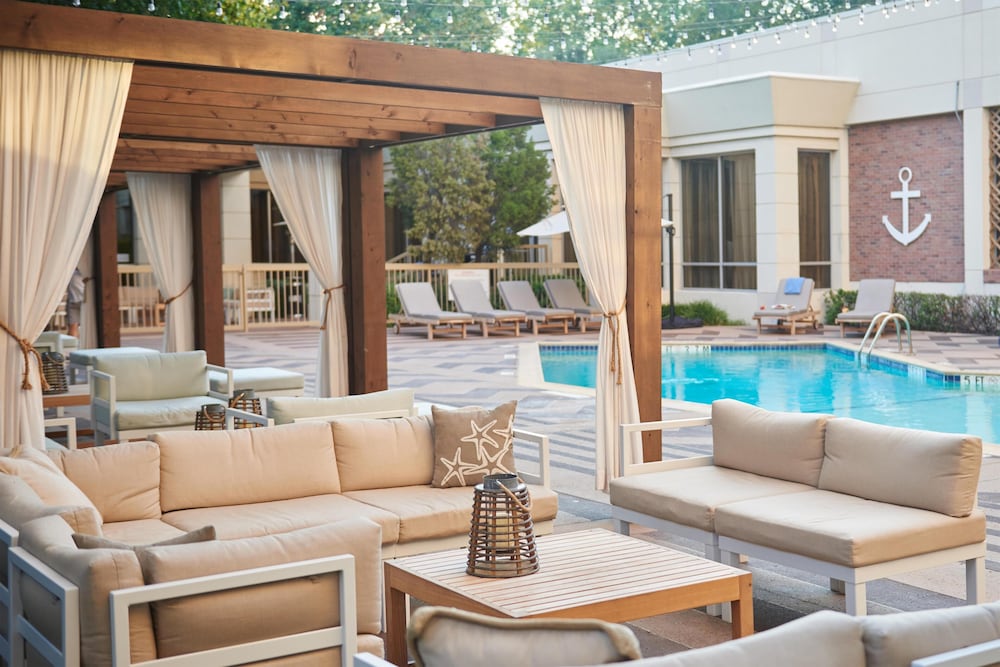 DoubleTree by Hilton Dallas Market Center — 4-Star Luxury Hotel in Dallas, United States