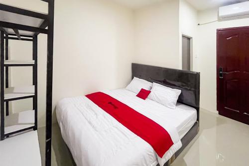 Reddoorz Near Sungai Panas Batam — Batam