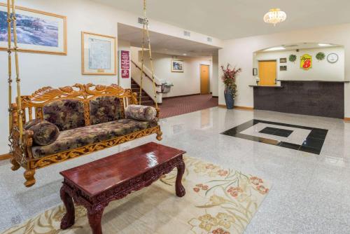 Super 8 by Wyndham Salina - photo 20