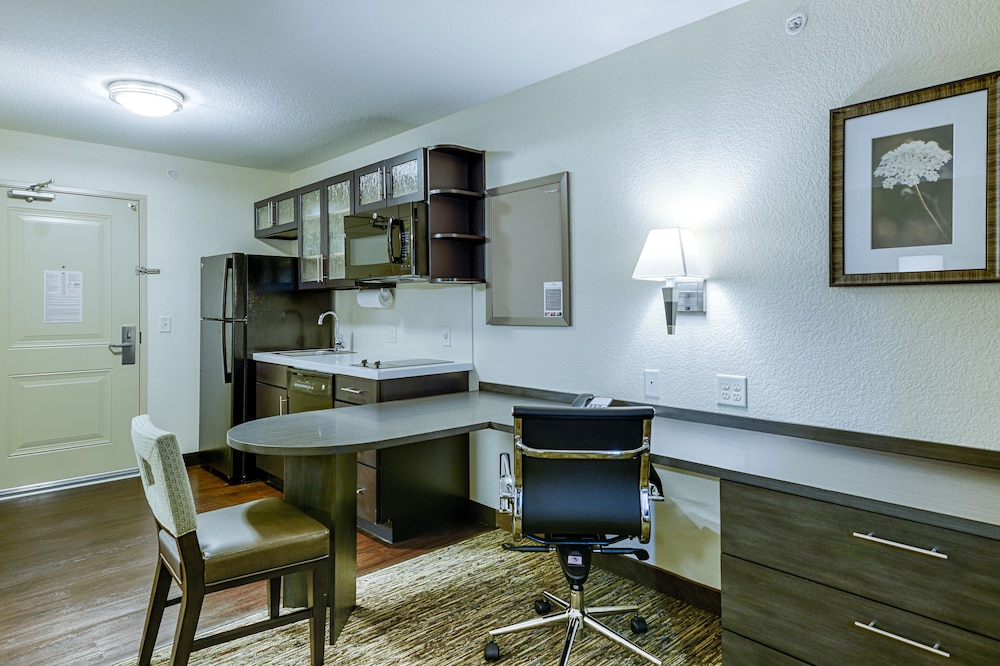 Candlewood Suites Lakeville I 35 by IHG - photo 13