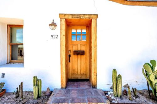 Modern Historic 1900 Adobe Bungalow in Downtown — 4-Star Luxury Hotel in Tucson, United States
