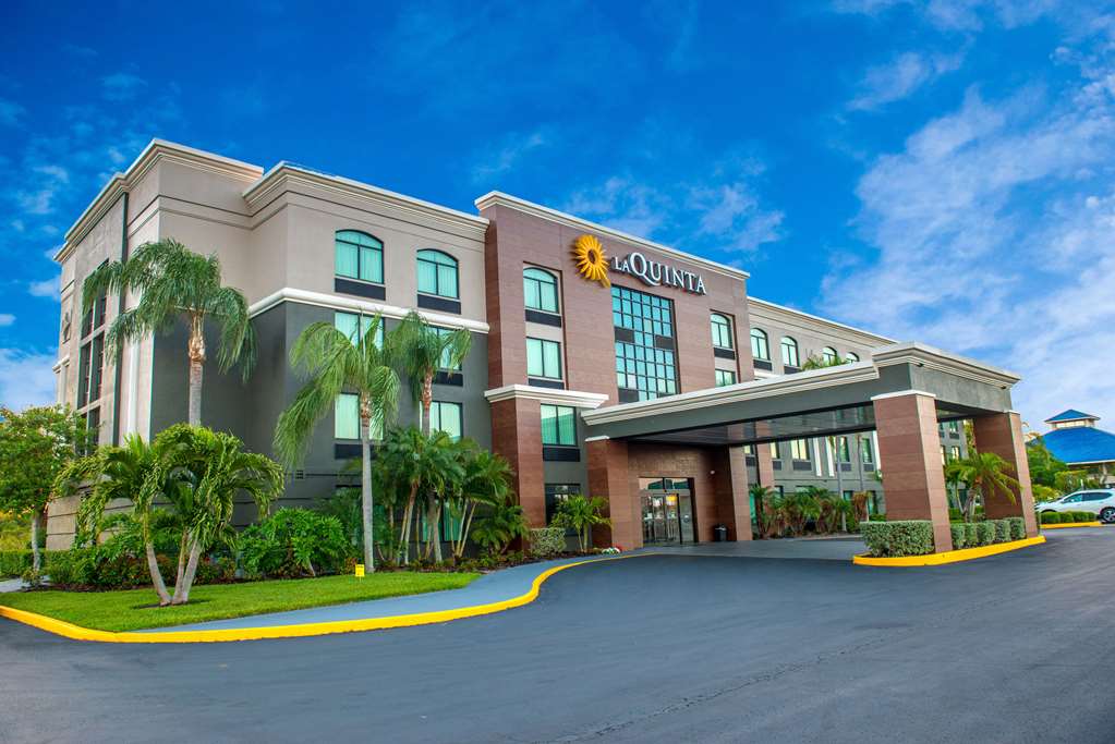 La Quinta Inn & Suites by Wyndham Clearwater South - photo 4