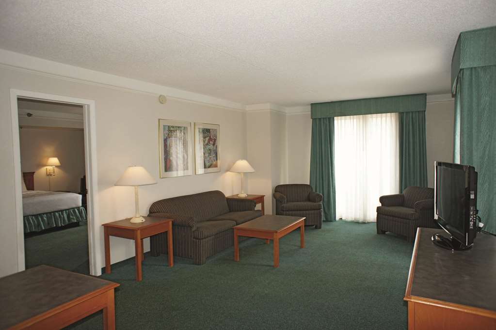 La Quinta Inn Tampa Bay Pinellas Park Clearwater - photo 34