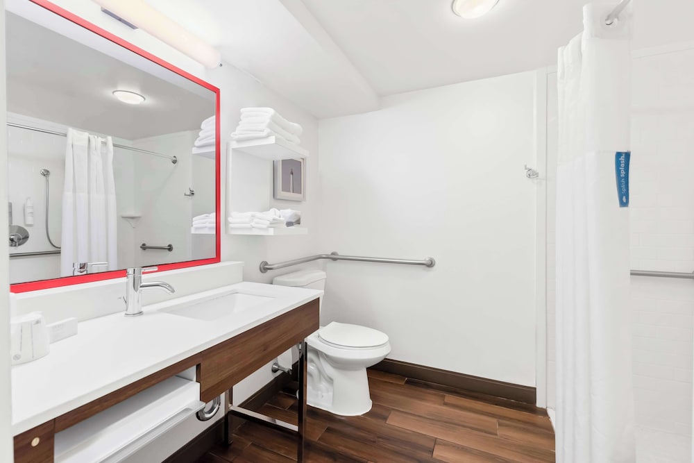 Hampton Inn Pennsville - photo 20