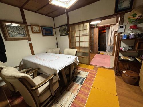 AnNam Stay HOTARUGAIKE whole two story house rental — 4-Star Luxury Hotel in Toyonaka, Japan