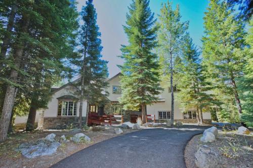 Spring Mountain Manor by Casago McCall Donerightmanagement in Mccall, United States