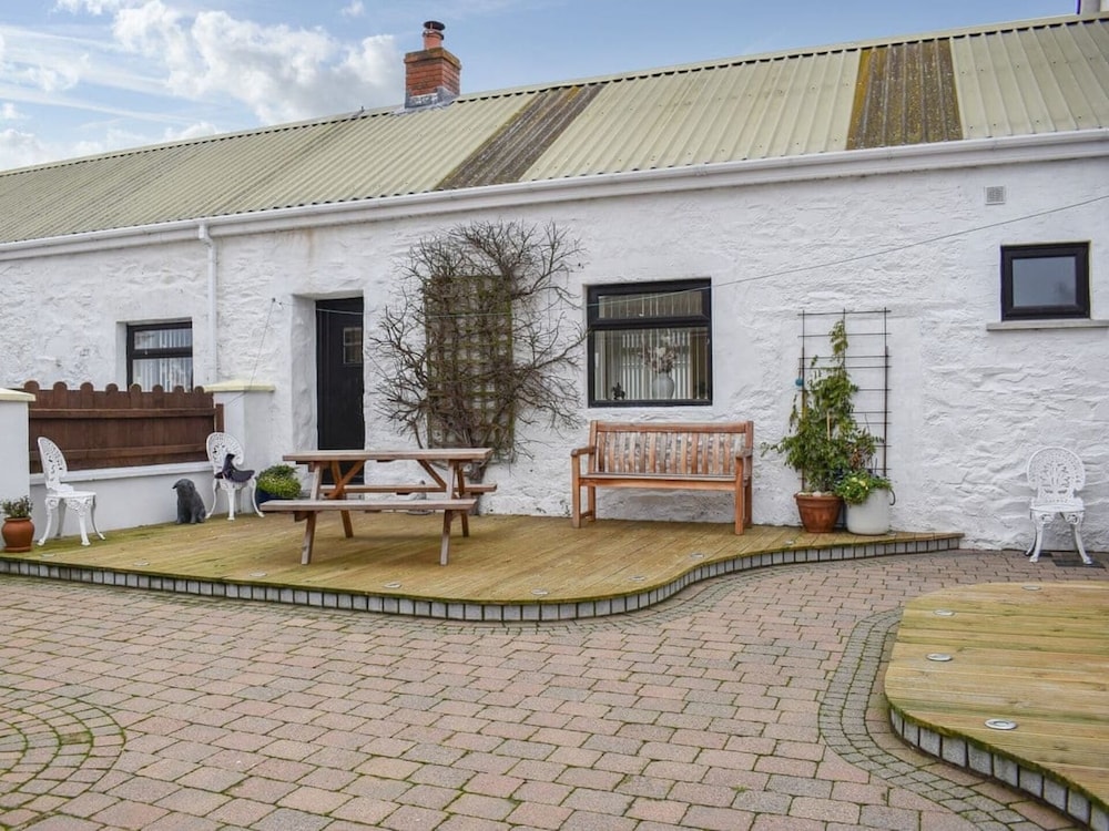 Rose Cottage Captivating 1 Bed Cottage in Bangor — 4-Star Luxury Hotel in Bangor, United Kingdom