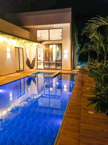 Hermosa casa vacacional en Condominio campestre con baño turco — 4-Star Luxury Hotel in Carmen De Apicala, Colombia