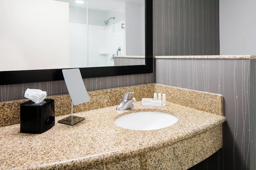 Courtyard Marriott Aksarben Village - photo 10
