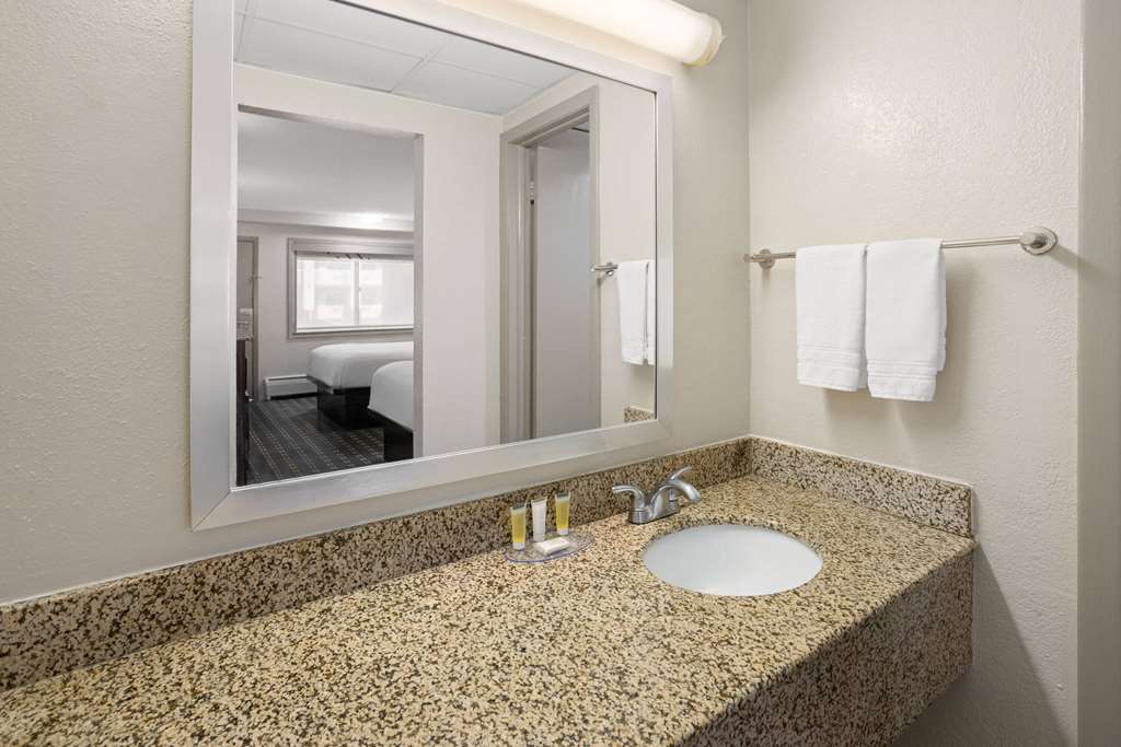 Days Inn by Wyndham Tonawanda Buffalo - photo 12