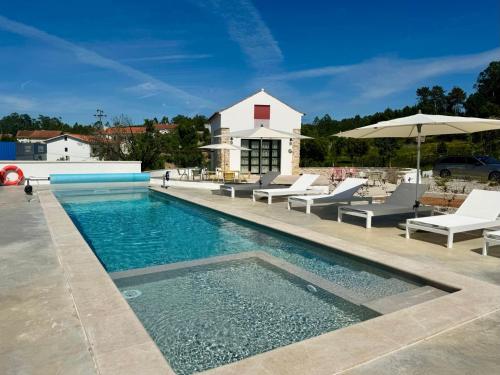 Casa da Eira Casaspensadas — 4-Star Luxury Hotel in Porto De Mos, Portugal