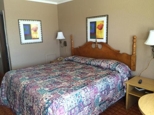 Lake Shore Motel - photo 2