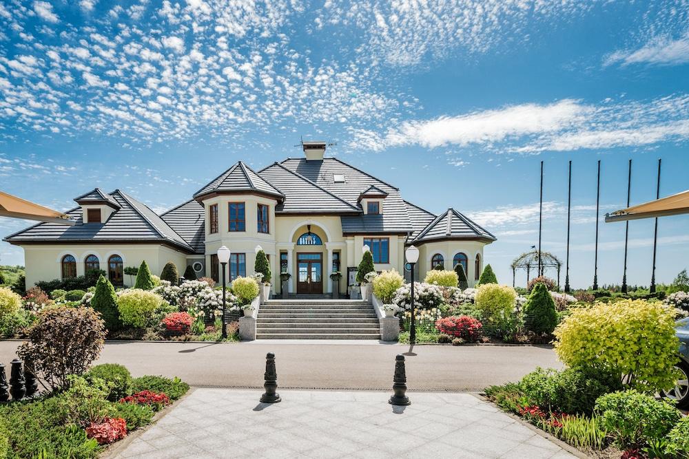 Sierra Bungaloves in Gdansk, Poland