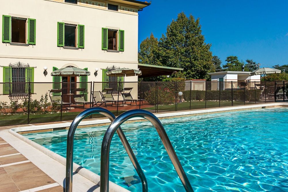 Villa Colombai — 4-Star Luxury Hotel in Orentano, Italy