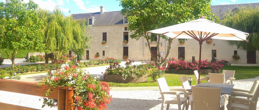 Hotel Le Manoir De Mathan Crepon A La Campagne 5 Mn D Arromanches Et 10 Mn De Bayeux — Bayeux