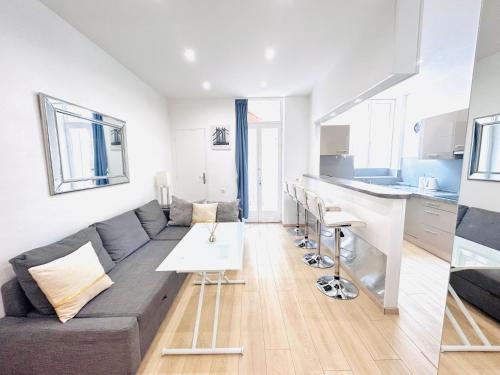 1 Bedroom flat with Balcony Cannes Center Croisette 6ppl — 4-Star Luxury Hotel in Cannes, France