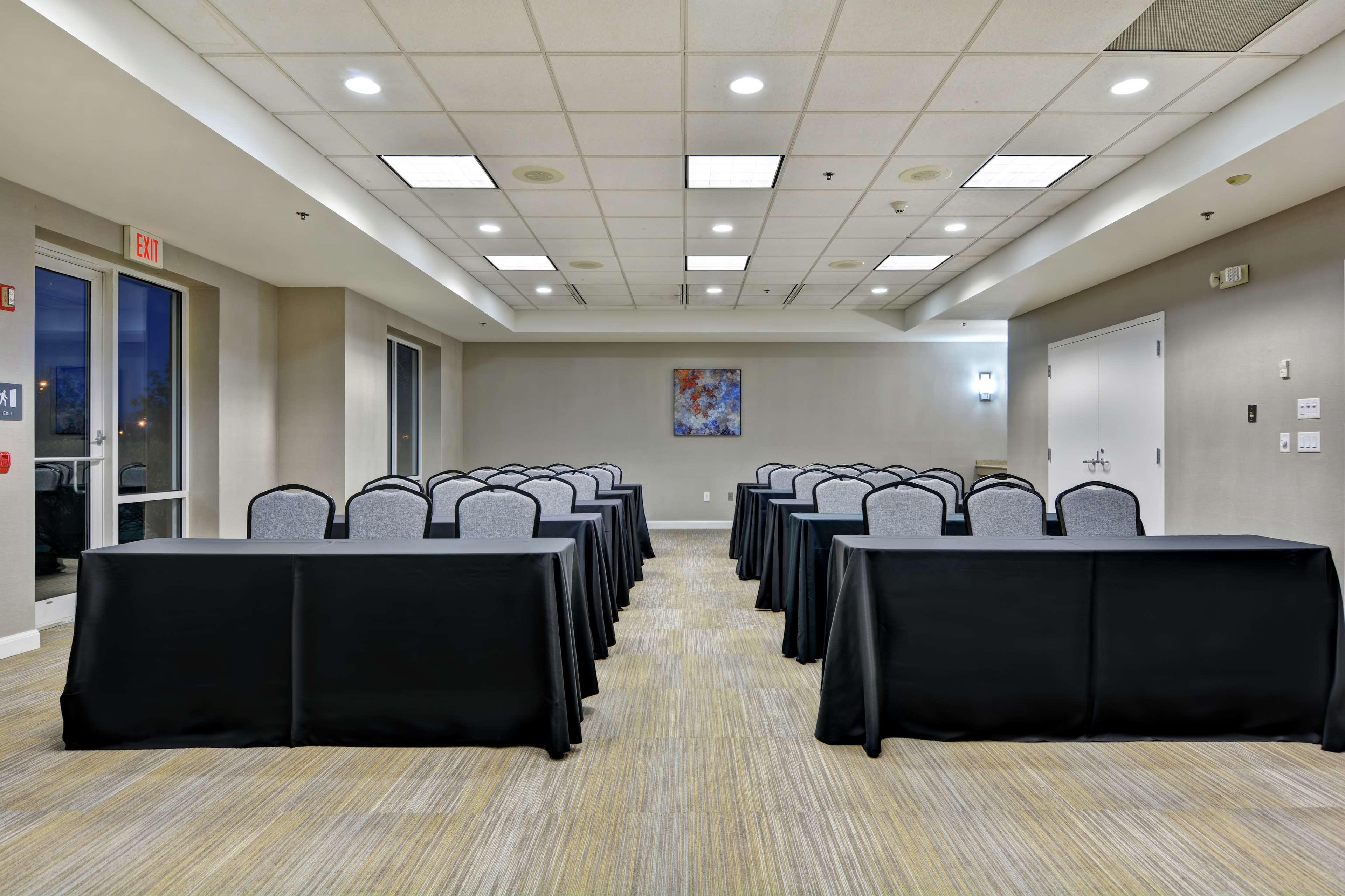 Hilton Garden Inn Appleton Kimberly - photo 38