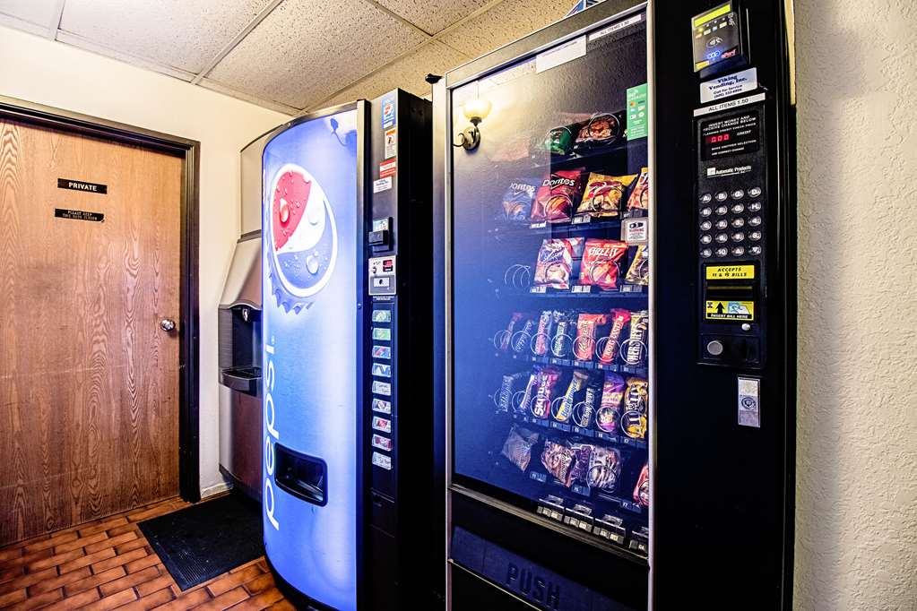 Econo Lodge Watertown - photo 30
