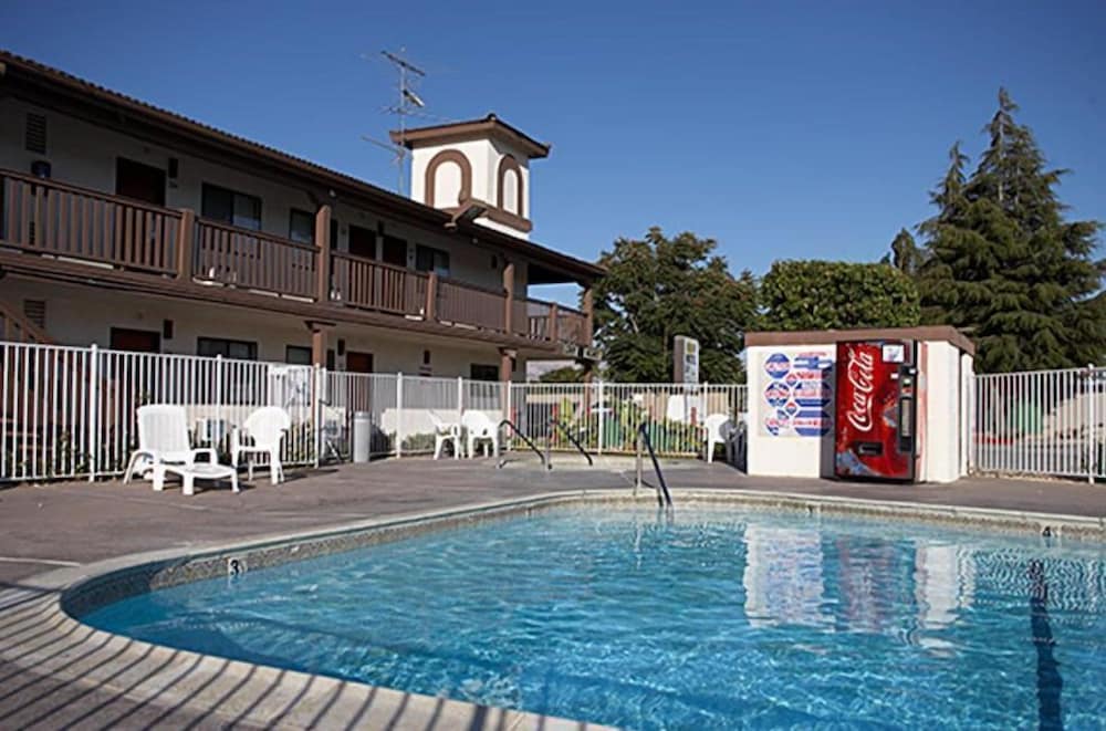 E Z 8 Motel Newark - featured photo