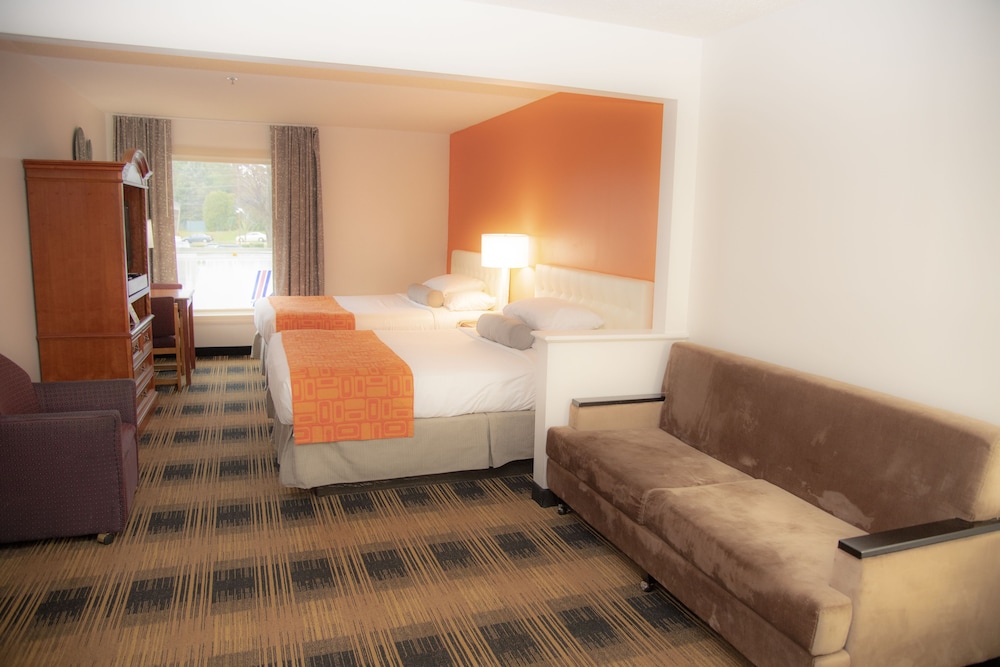 Howard Johnson Hotel & Suites by Wyndham Allentown Dorney - photo 20