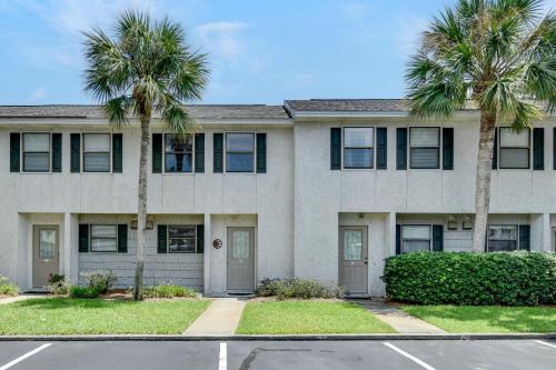Courtyard Villa C 4 — 4-Star Luxury Hotel in Saint Simons Island, United States