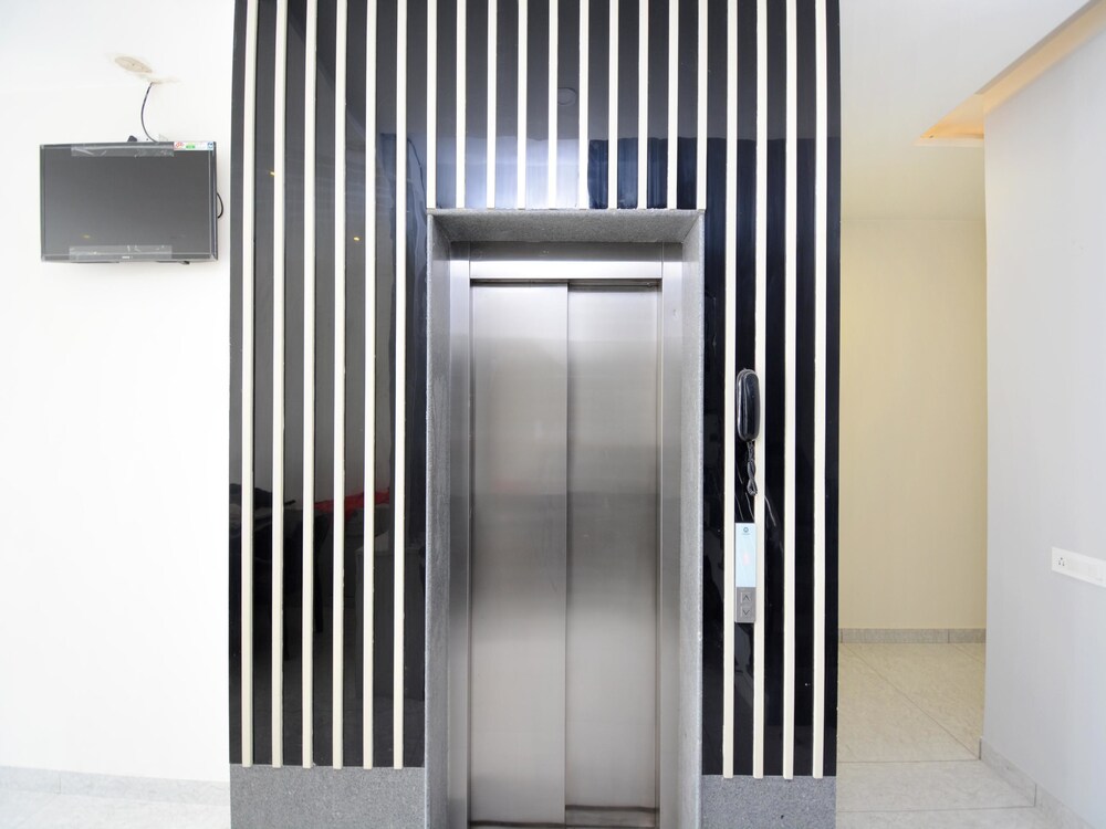 Oyo 33009 Hotel Nido