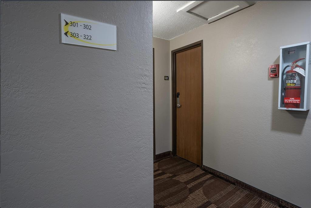 Super 8 by Wyndham Miles City - photo 41