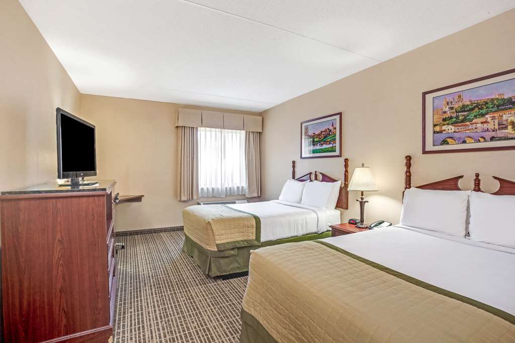 Baymont by Wyndham Louisville Airport South - photo 7