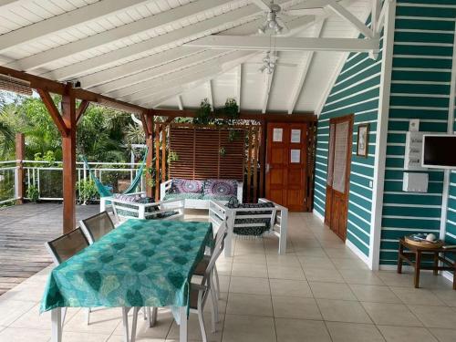 Superbe villa face à la mer — 4-Star Luxury Hotel in Pointe-Noire, Guadeloupe