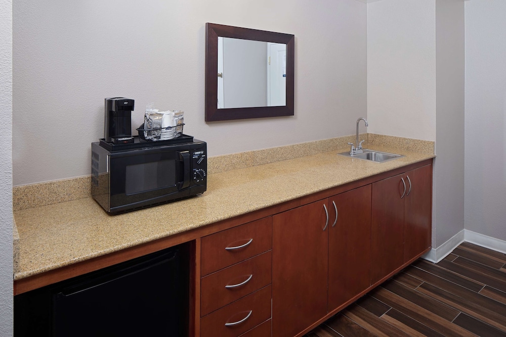 Hampton Inn Louisville Downtown - photo 21