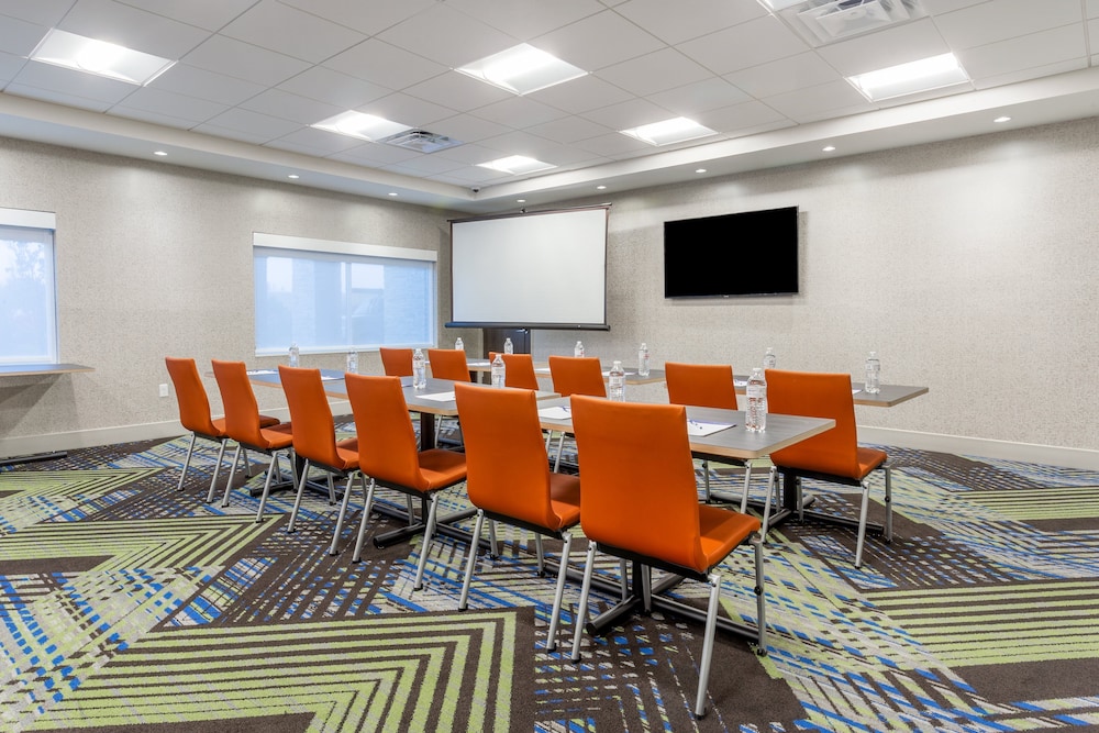 Holiday Inn Express & Suites Florence Cincinnati Airport by IHG - photo 28
