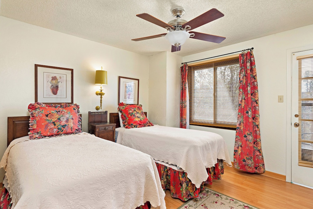 Fort Marcy Suites by All Seasons Resort Lodging - photo 33