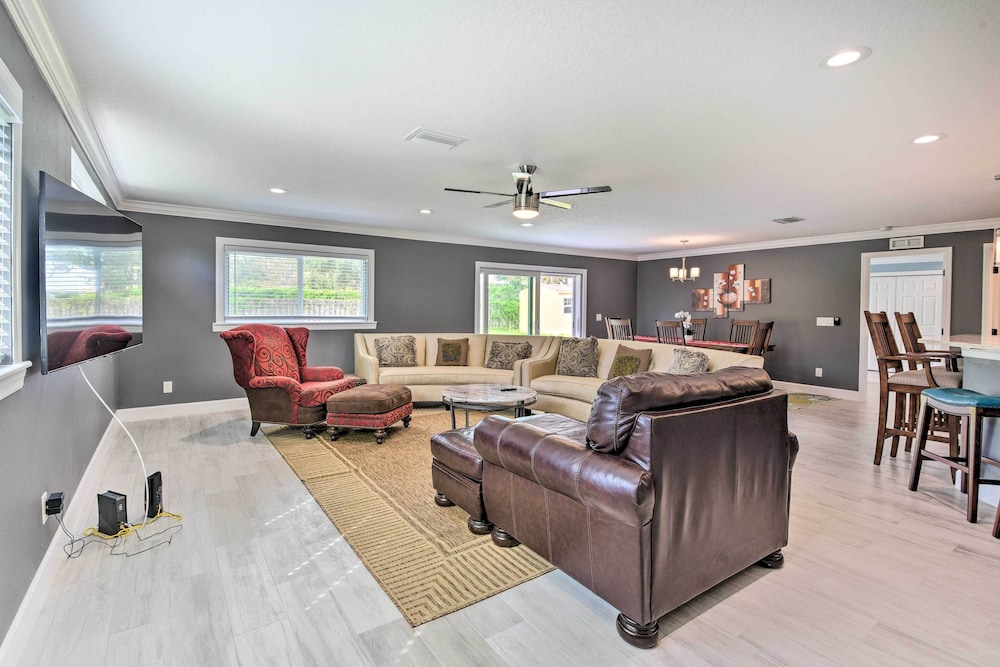 3 Mi to Dtwn Bradenton Home with Yard — 4-Star Luxury Hotel in Bradenton, United States