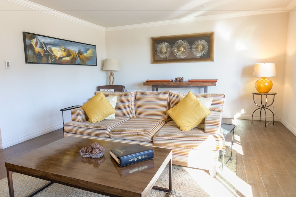 Cambria Landing Inn & Suites - photo 3