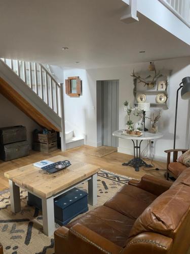 Holly Cottage the Studio — 4-Star Luxury Hotel in Newport, United Kingdom