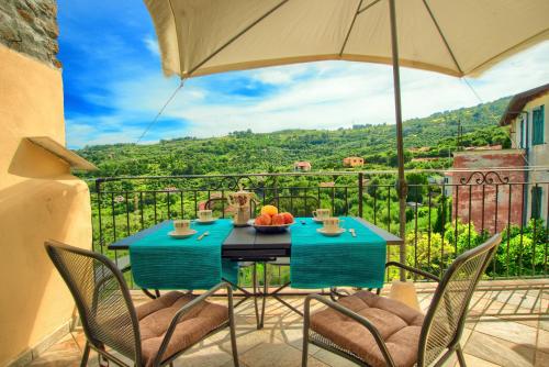Casa Con Terrazza Panoramica In Tipico Borgo Ligure — 4-Star Luxury Hotel in Imperia, Italy