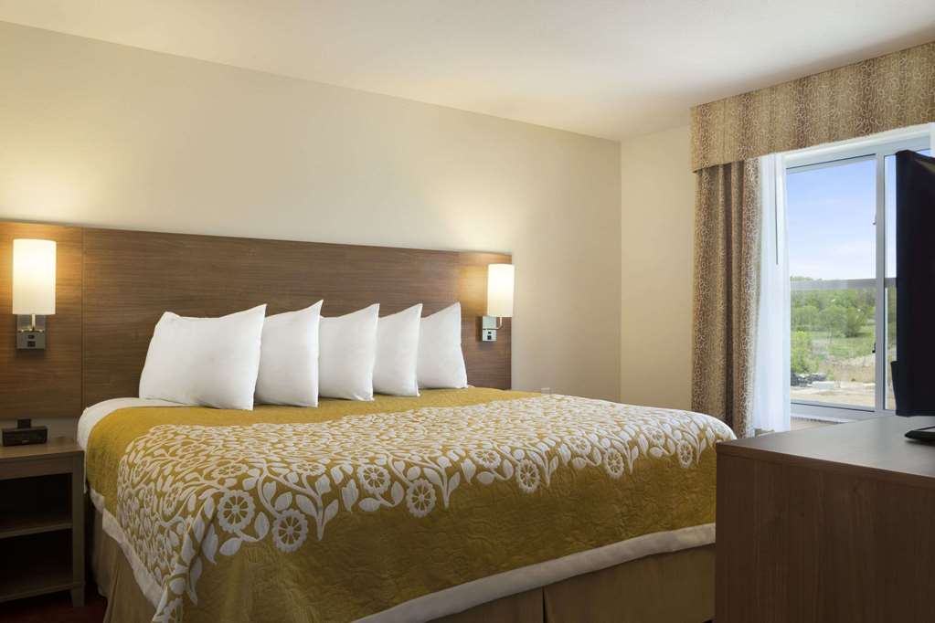 Days Inn & Suites by Wyndham Belmont - photo 6